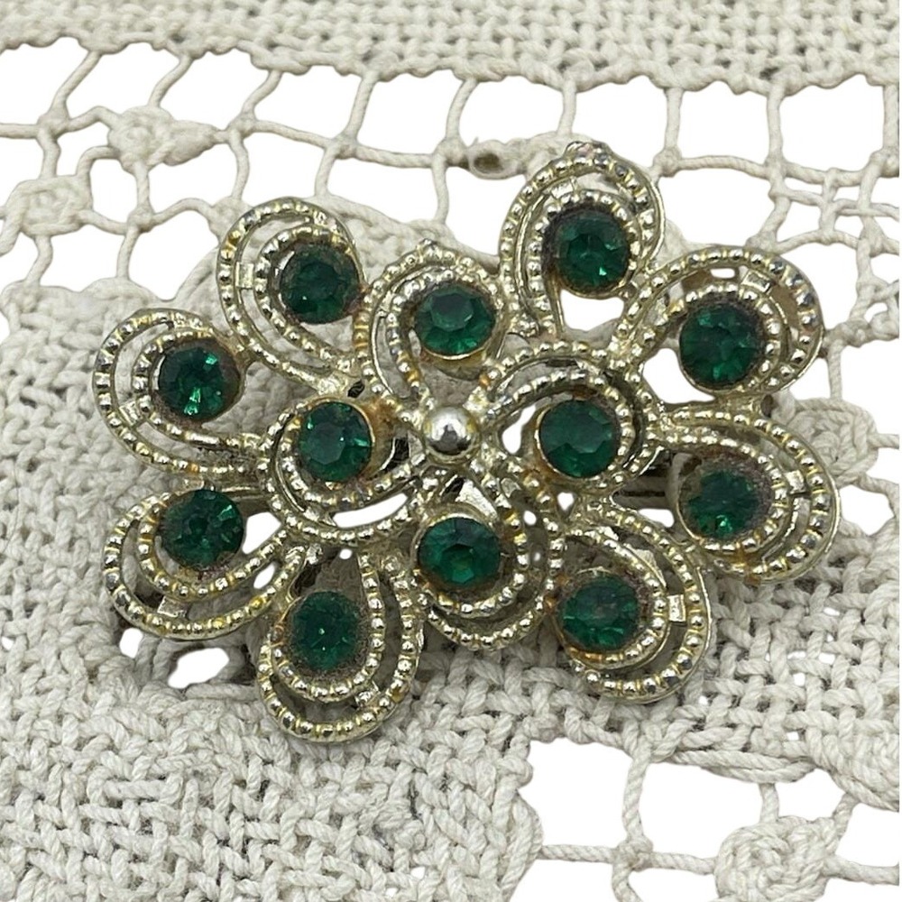 Vintage Emerald Green Rhinestone Gold Tone Filigree Circle Layered Crystals